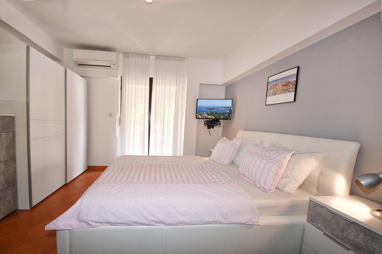 Apartment Sambris No 1 Vrsar Buitenkant foto